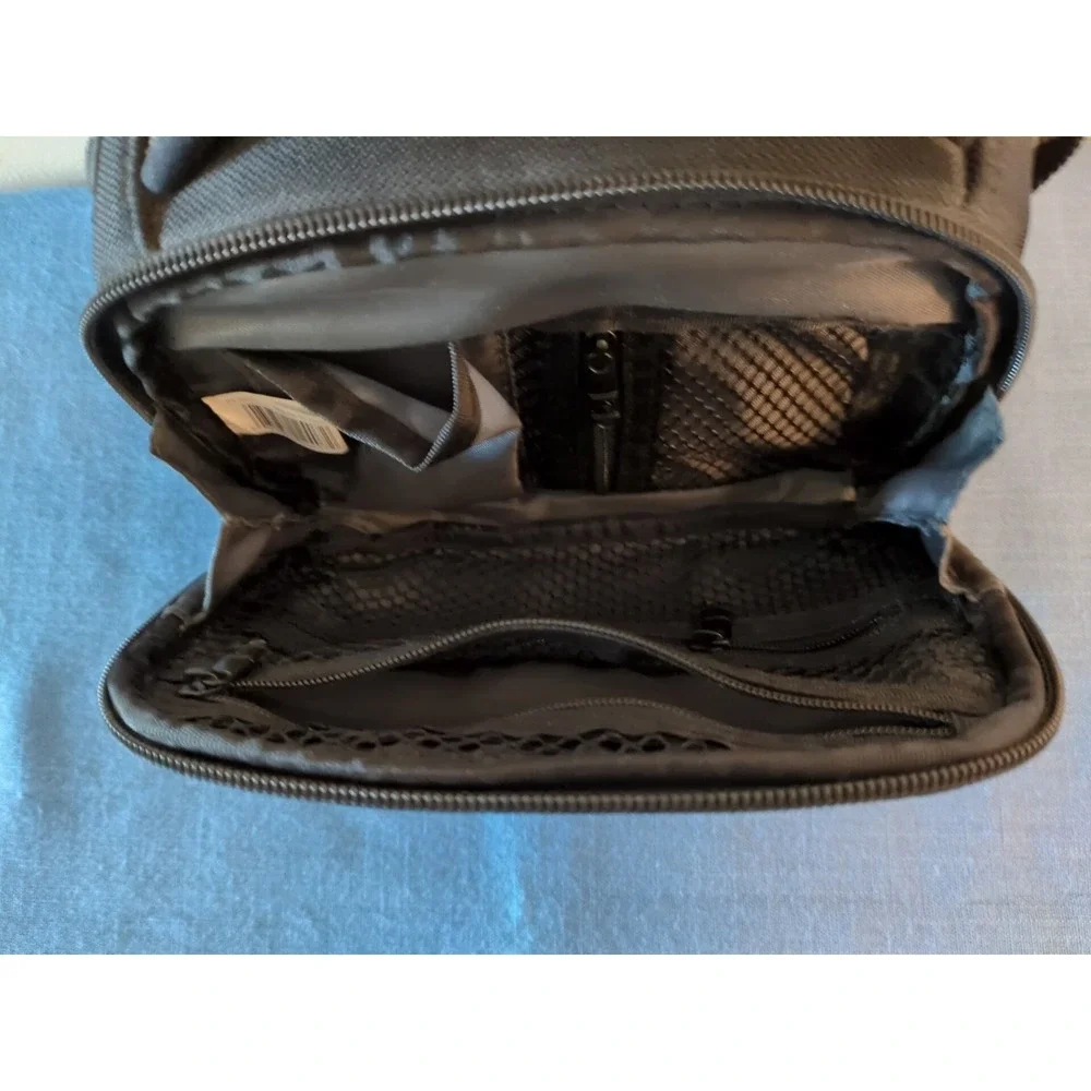 Case Logic 6 in high 7 in wide 5 In Deep Multi Compartment Bag